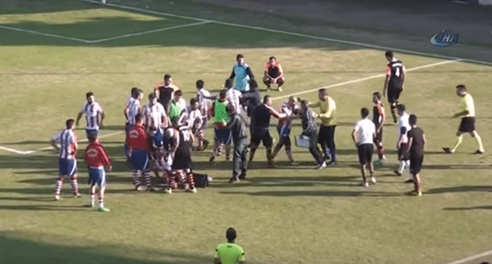 OTRA VEZ EL FÚTBOL Y LAS AGRESIONES FÍSICAS… Y VERBALES