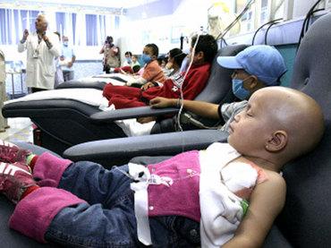 DINEROS PARA EL GOBERNADOR, AGUA DESTILADA PARA NIÑOS CON CÁNCER