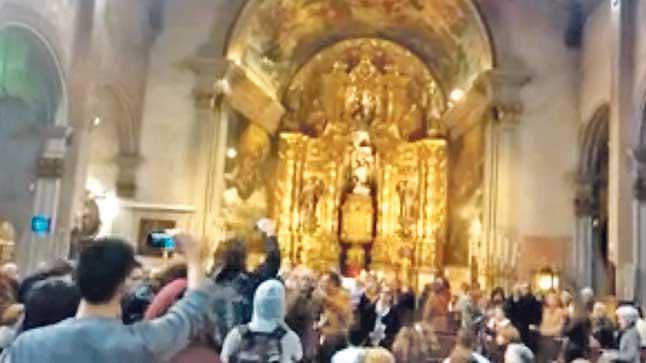 PIDEN PRISIÓN POR ALTERAR UNA MISA DOMINICAL CON UNA PROTESTA