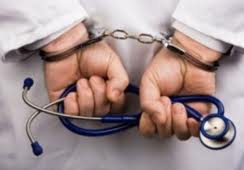 LOS MÉDICOS EN PRISIÓN: O TRAGAN CON EL SISTEMA O ACTÚAN SEGÚN SU CONCIENCIA
