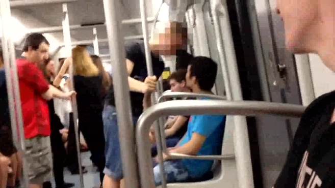 VAGONES DE TREN DE CERCANÍAS ANTIACOSADORES SEXUALES