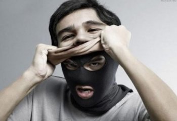 HUIR DE LA JUSTICIA ES COSTOSO, DESARRAIGADOR Y SOLITARIO